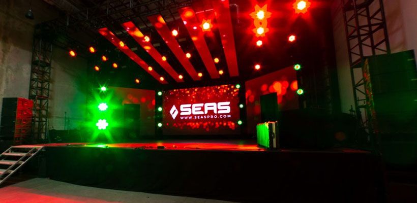 5 Benefits of Throwing an Office Holiday Party